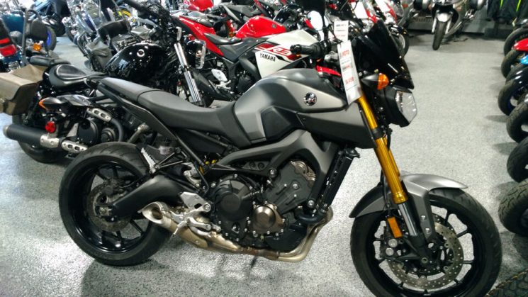 2015 Yamaha FZ-09 Review - Top Speed